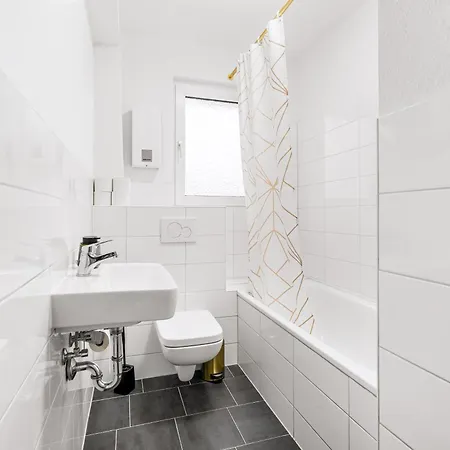 Daire Smart - Near Essen, Oberhausen, Bottrop - Perfect For 6 Guests! Balcony - Netflix - Smart Tv
